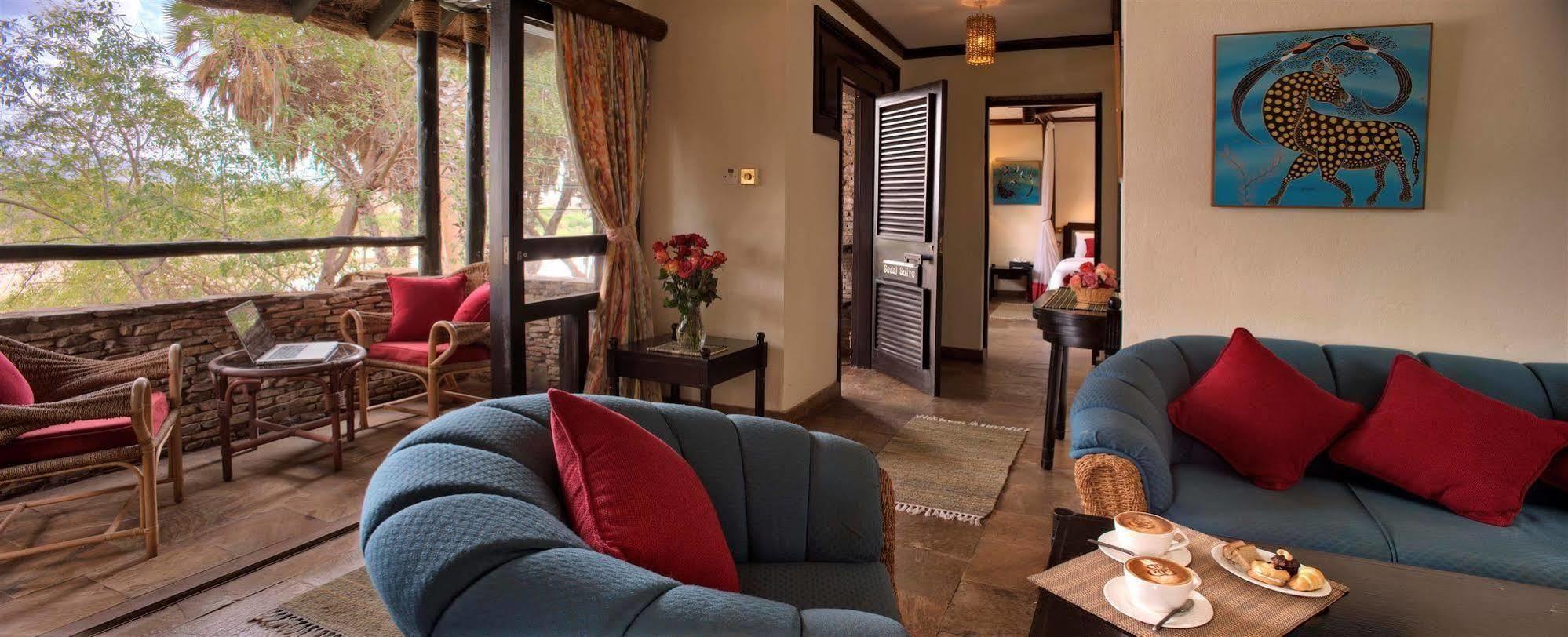 Sarova Shaba Game Lodge Archers Post エクステリア 写真