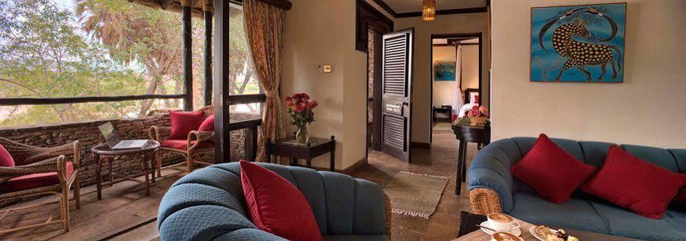 Sarova Shaba Game Lodge Archers Post エクステリア 写真
