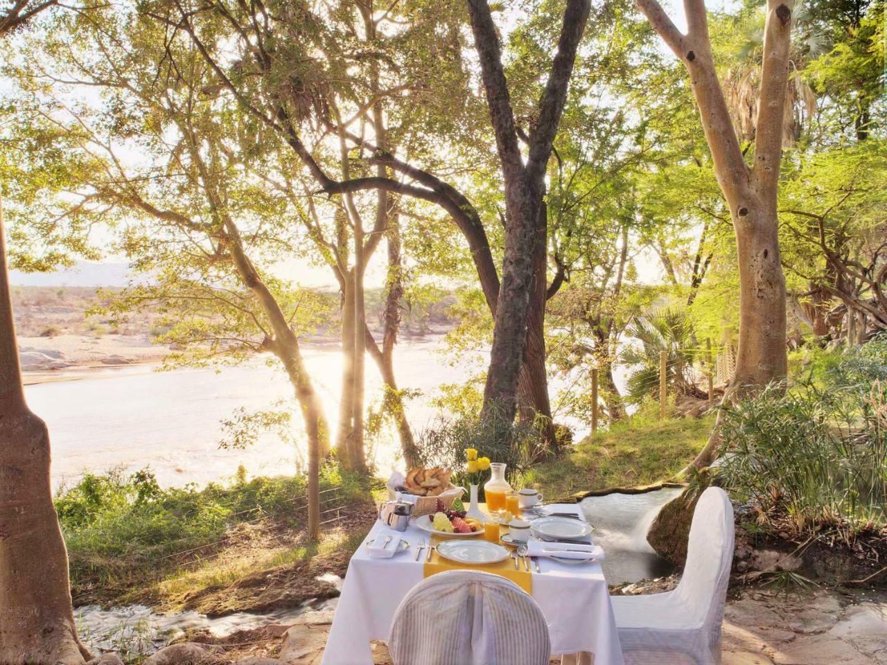Sarova Shaba Game Lodge Archers Post エクステリア 写真